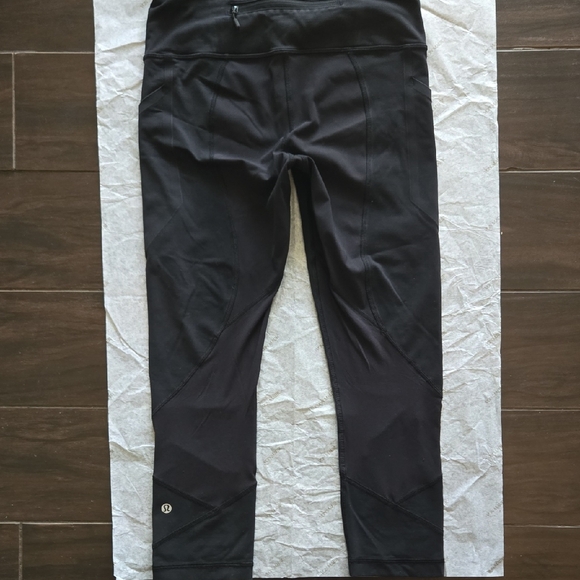 lululemon athletica Pants - Lululemon Black Cropped  Leggings Sz 6
